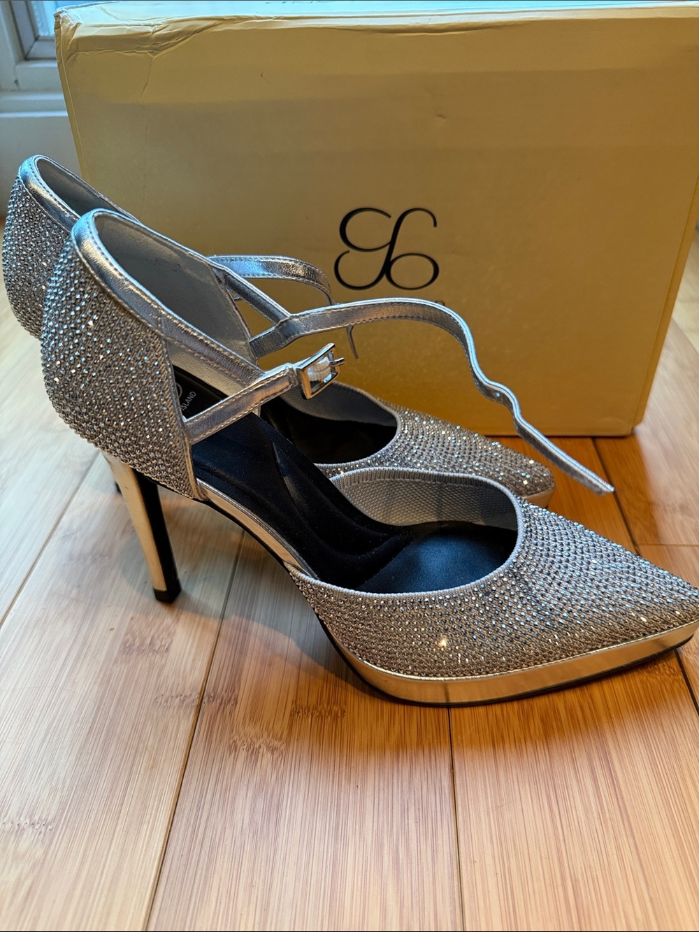 Cosy Island Dazzling Silver Crystal Pointed-Toe Ankle-Strap Pumps
